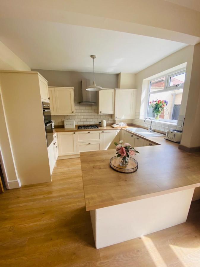 Вилла Acacia Breezes - Delightful Scarborough Semi Экстерьер фото