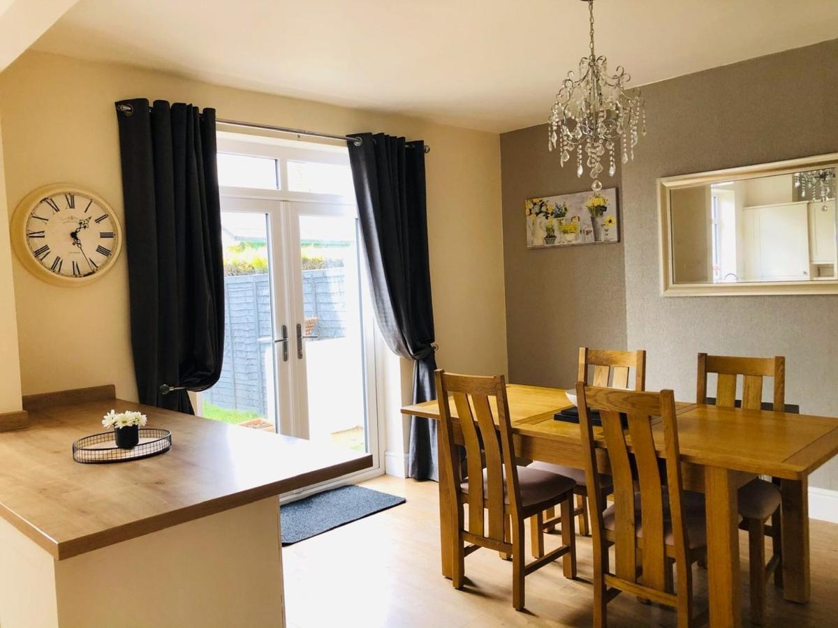 Вилла Acacia Breezes - Delightful Scarborough Semi Экстерьер фото